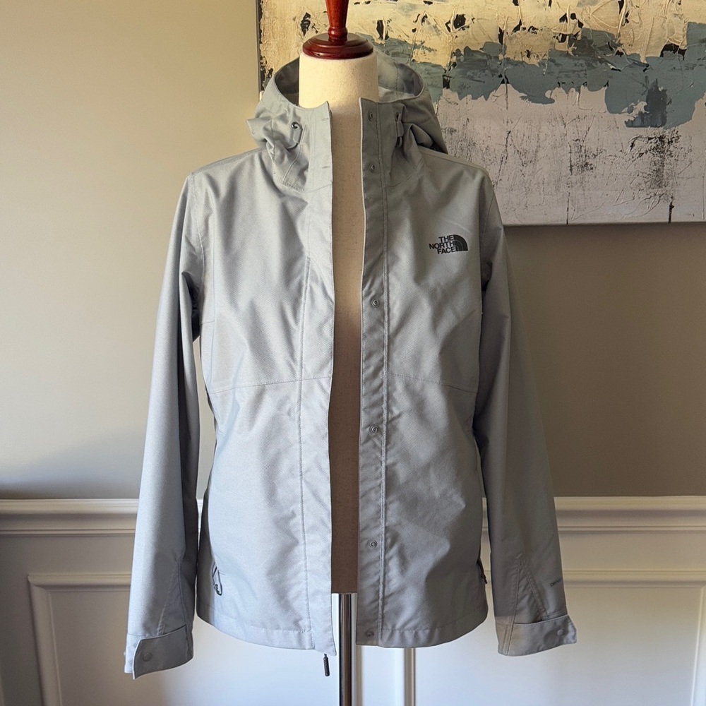 The North Face Women's Light Gray Jacket Size M